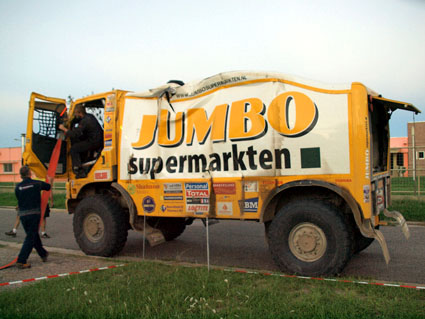 Jan Lammers crasht in eerste Dakar etappe